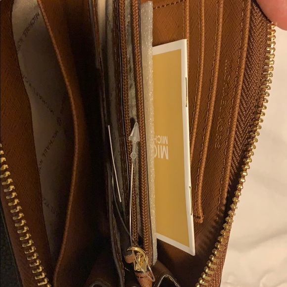 MK 4pcs set medium satchel,wristlet,wallet & acc - Picture 5 of 7